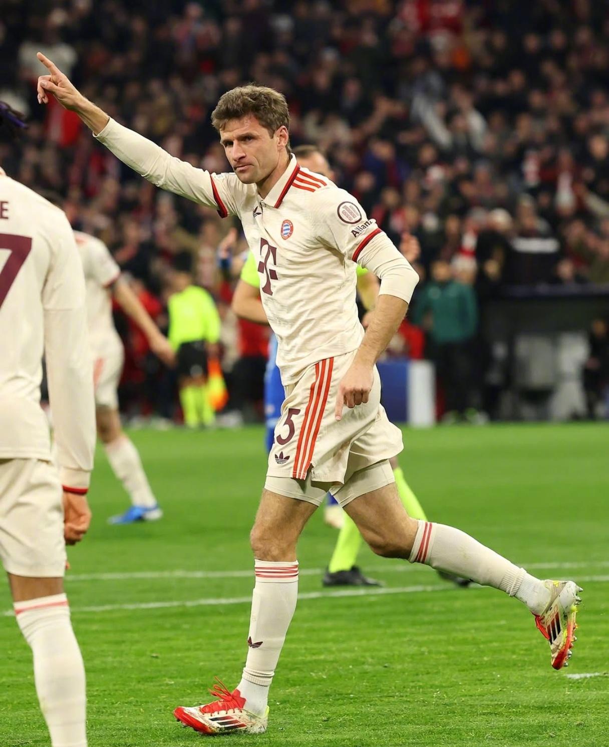 利物浦战平拜仁慕尼黑，范戴克萨拉赫各入一球的简单介绍