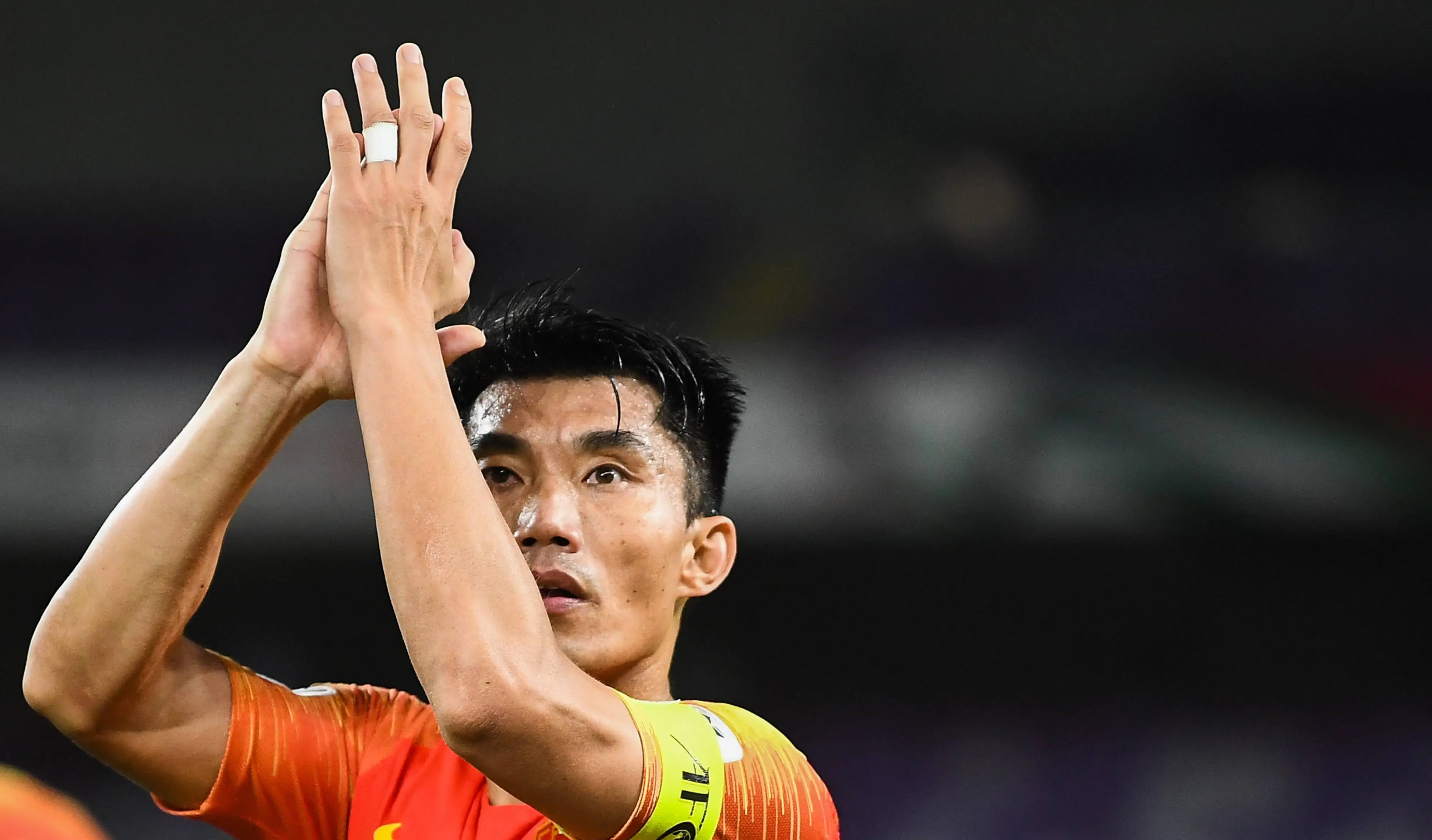 杏彩体育网站-包含赛场风云：足球比赛上的变幻莫测令人惊叹的词条