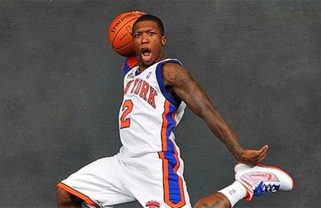 跳高选手跃过难关,驰骋赛场(跳高比赛中以运动员跳过的最高高度决定名次) 跳高选手跃过难关,驰骋赛场(跳高比赛中以运动员跳过的最高高度决定名次)