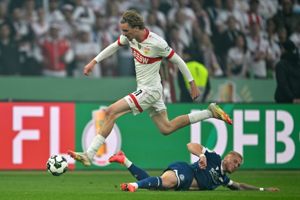 杏彩体育中国官网-包含斯图加特力拼德国足球联赛巅峰的词条