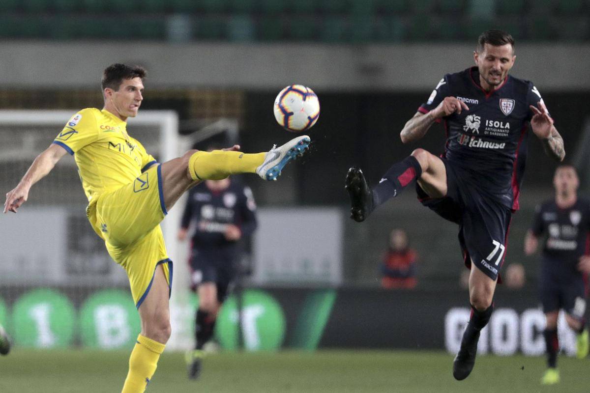 卡利亚里凭借稳固防守,成功抵御对手 卡利亚里凭借稳固防守,成功抵御对手