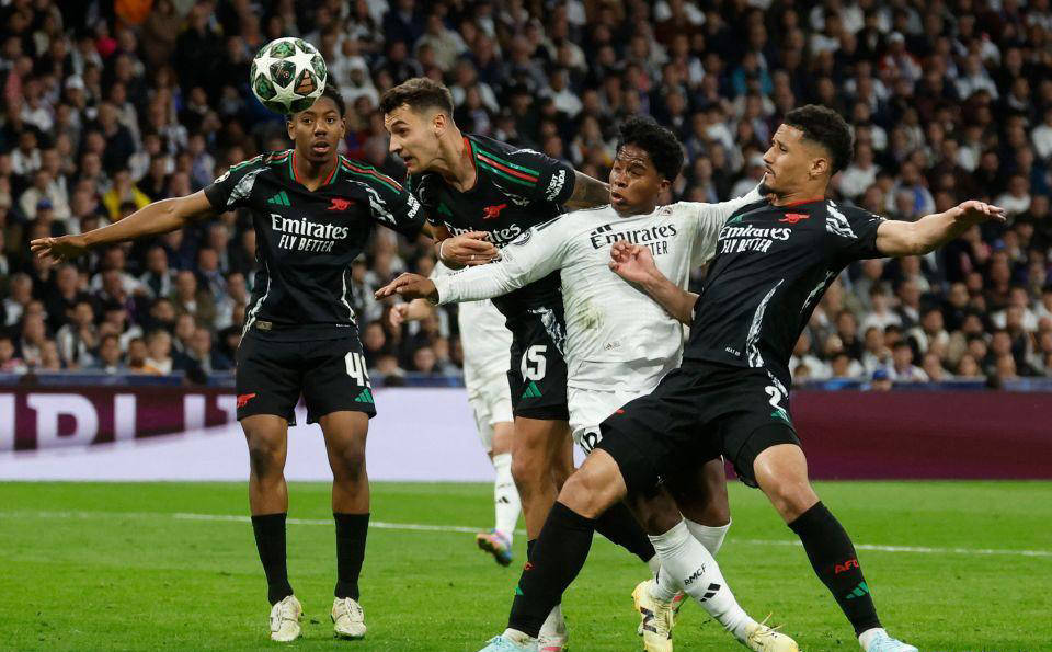 包含瓦伦西亚客场憾胜皇家马德里，双杀皇马的词条