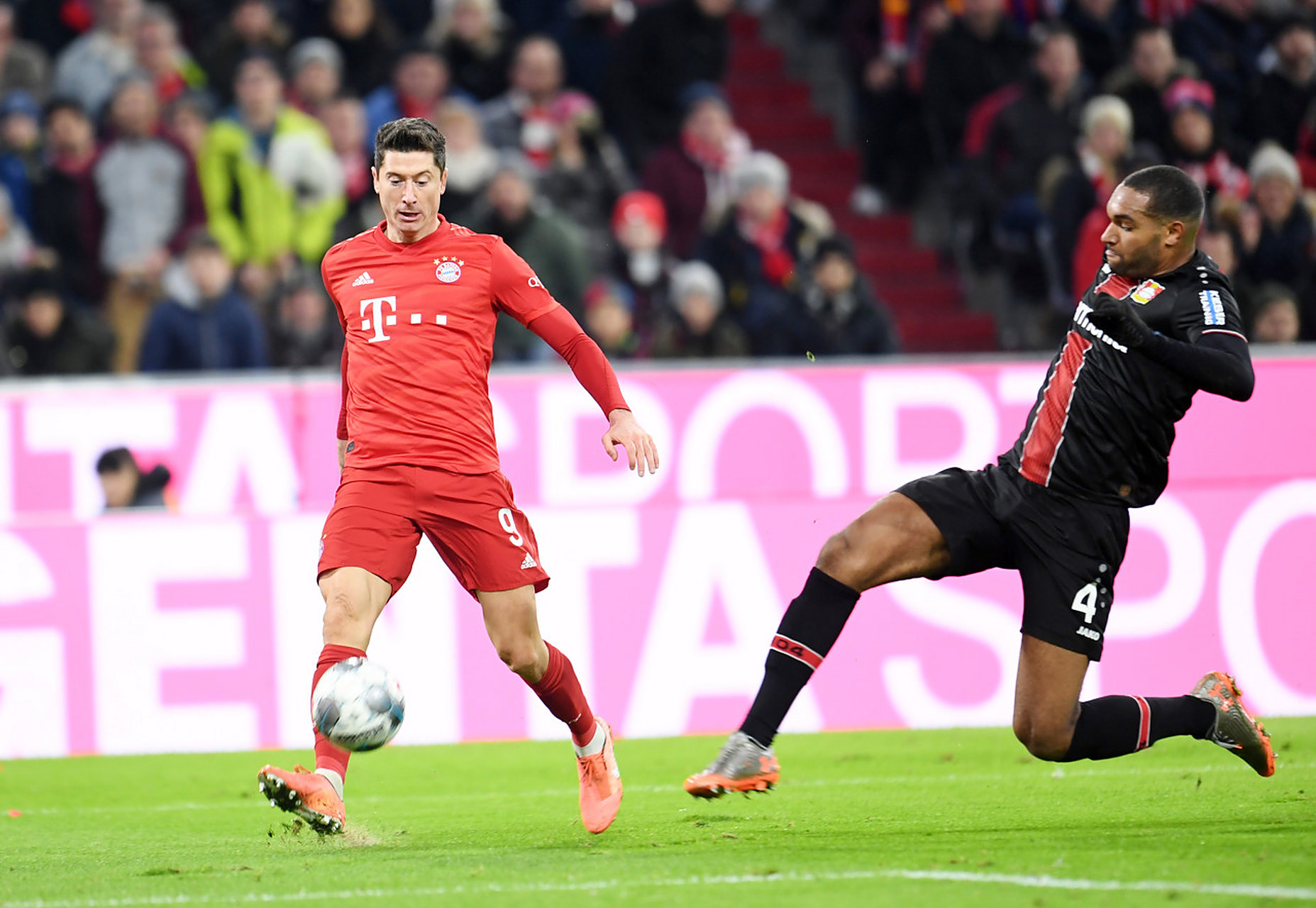 杏彩体育app-沙尔克赢得角逐，引领积分赛速跑的简单介绍