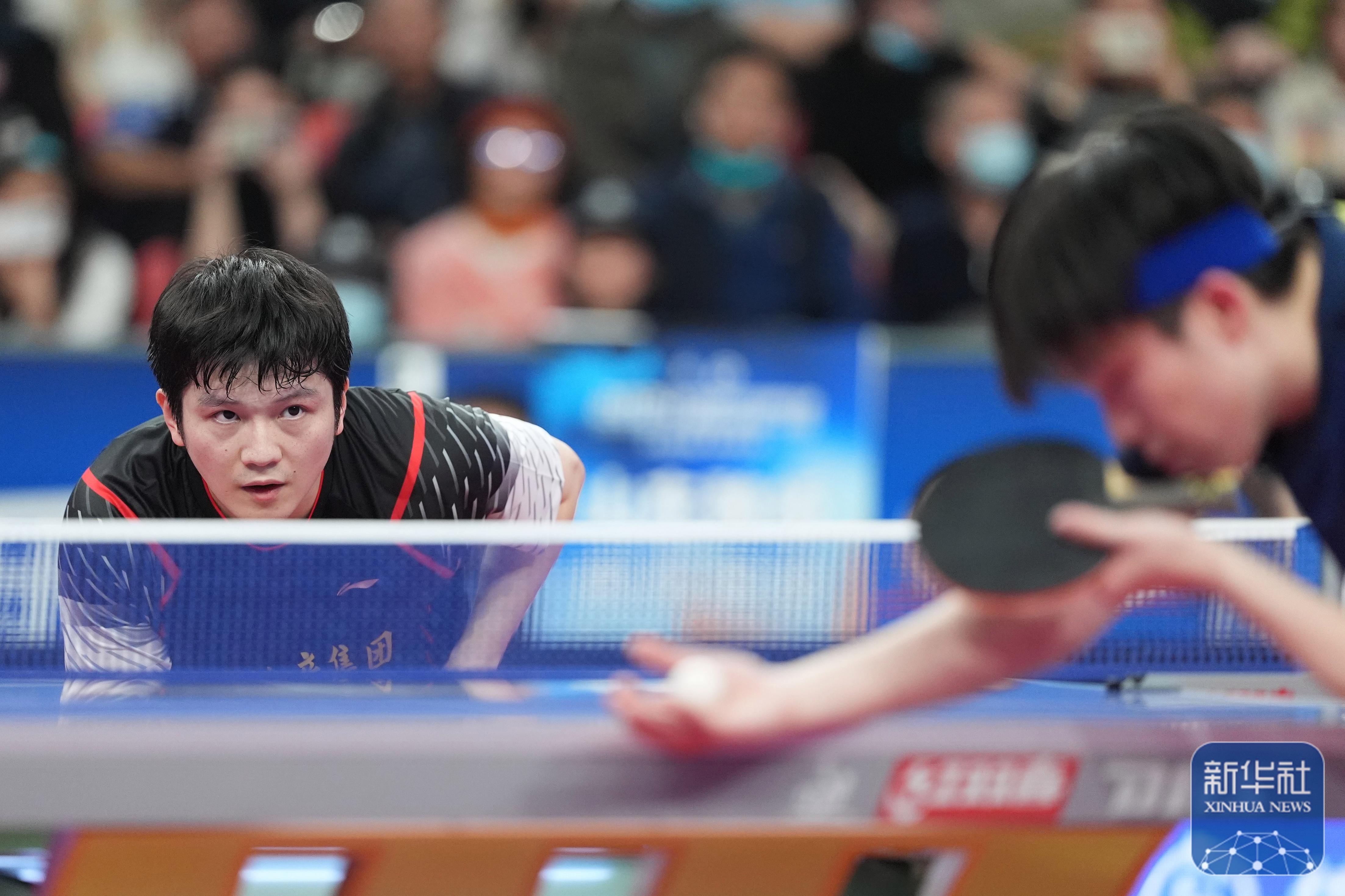 身手敏捷！一位球员在赛场上展现出超凡技艺的简单介绍