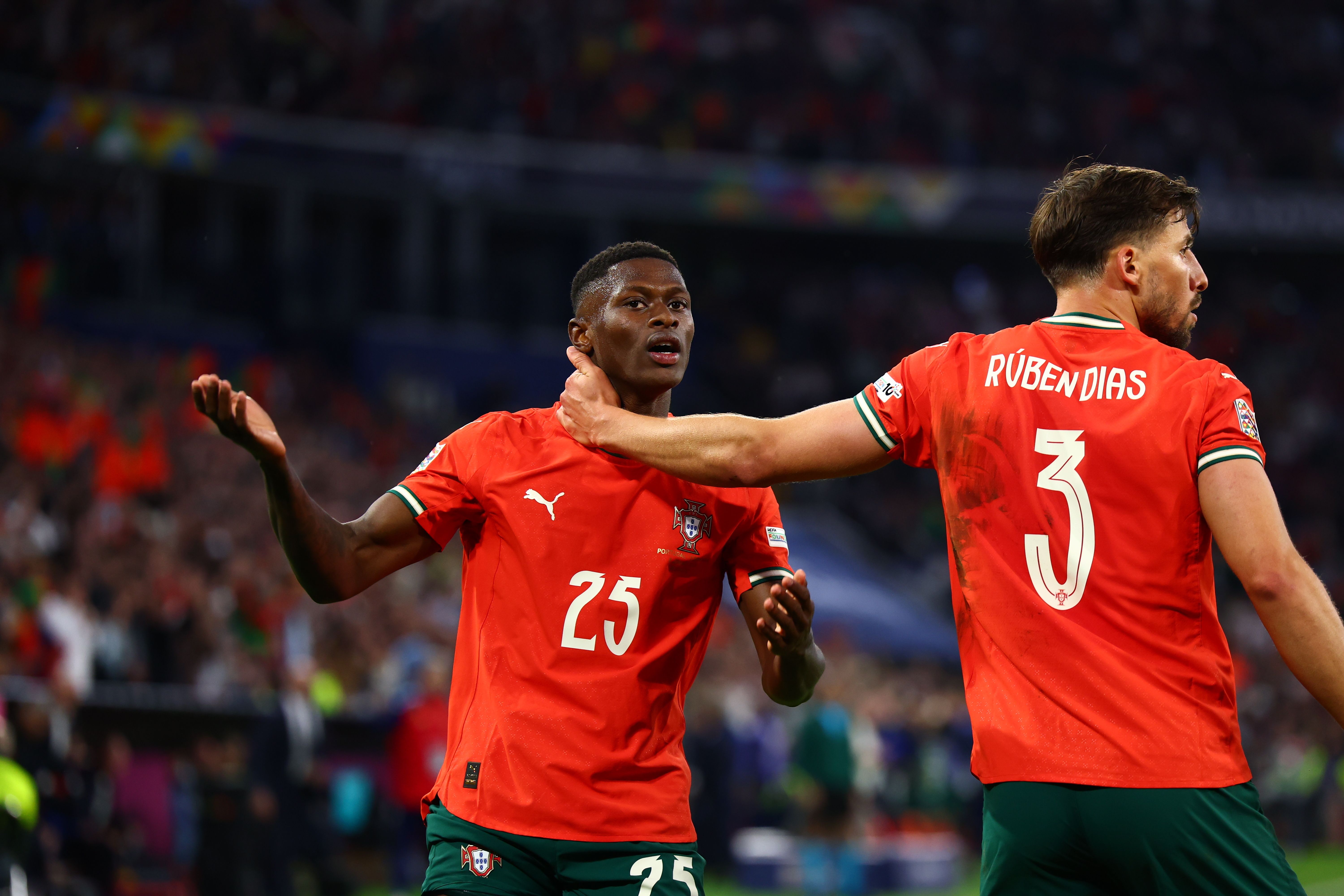 葡萄牙队在国内足球比赛中卫冕成功 葡萄牙队在国内足球比赛中卫冕成功