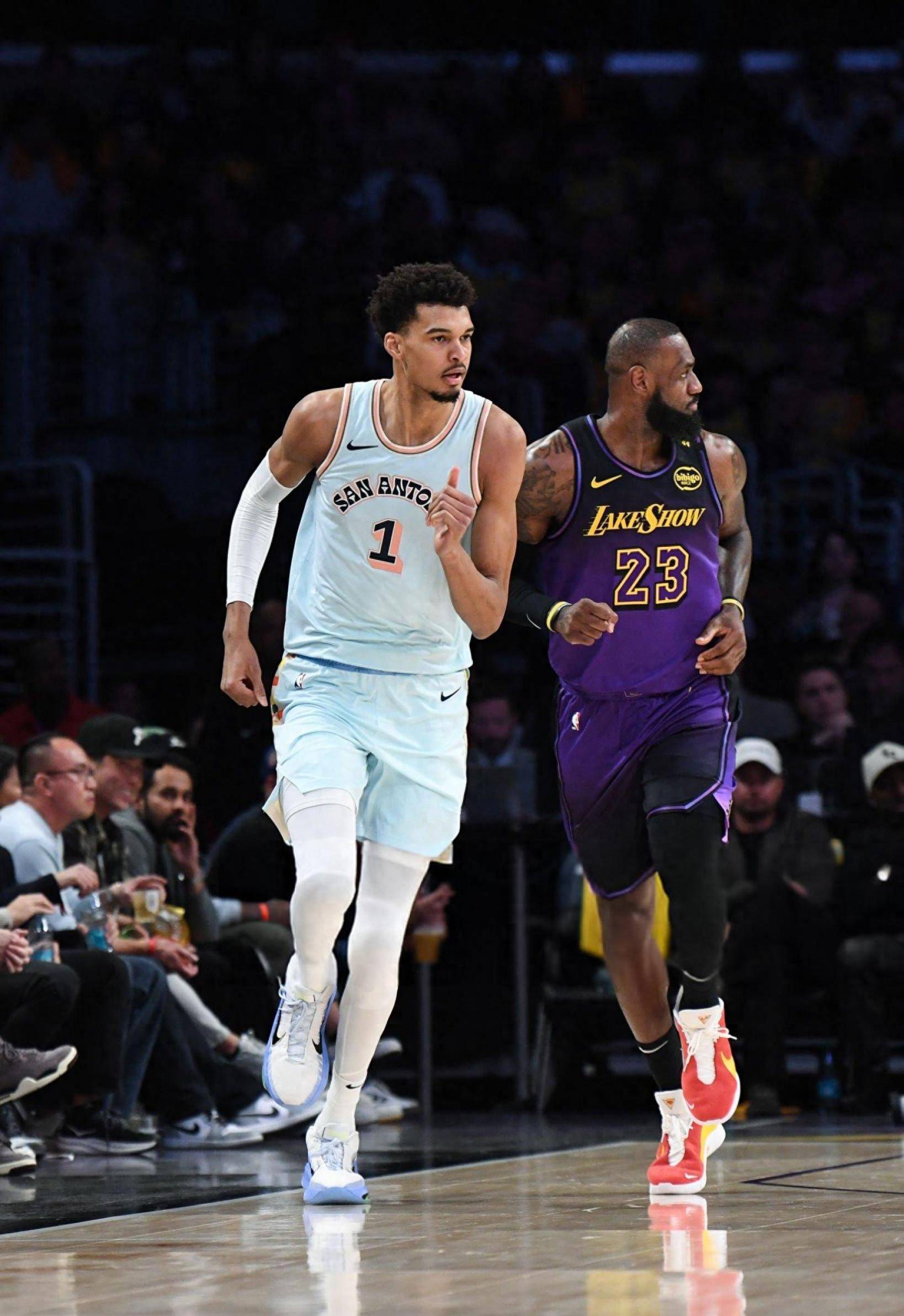 包含湖人球星受伤将缺席连场比赛的词条 包含湖人球星受伤将缺席连场比赛的词条