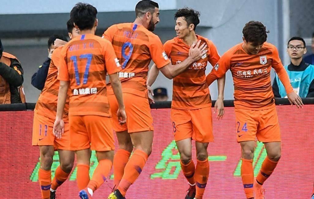 巅峰对决:球队们为荣誉而战 巅峰对决:球队们为荣誉而战