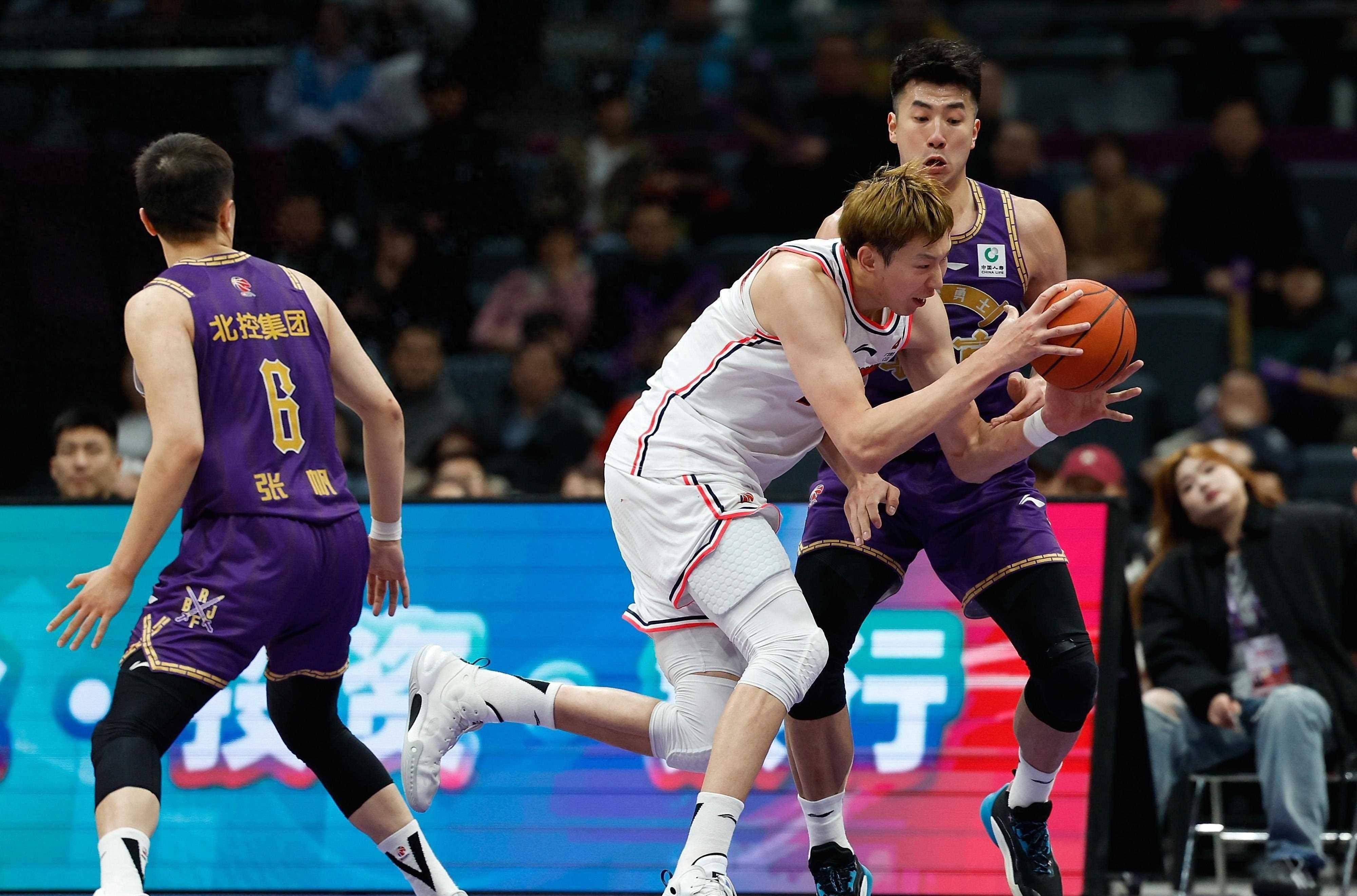 深圳男篮大胜广州队,展现出色实力! 深圳男篮大胜广州队,展现出色实力!