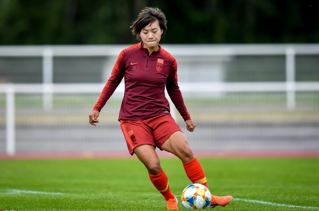 杏彩体育链接-女足比赛中，中国队员王某获得最佳射手奖