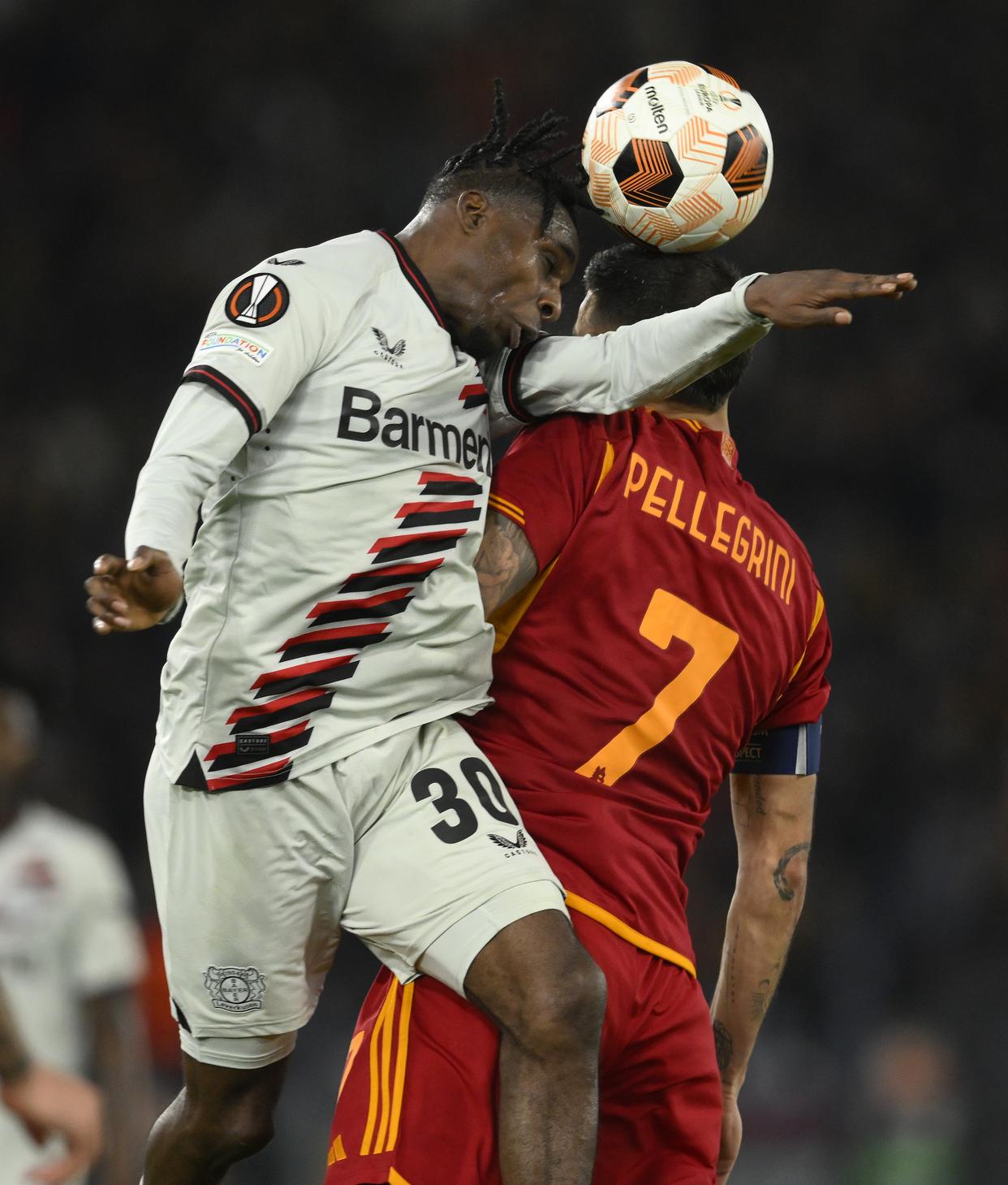 勒沃库森客场惨败,冠军梦想黯然失色 勒沃库森客场惨败,冠军梦想黯然失色