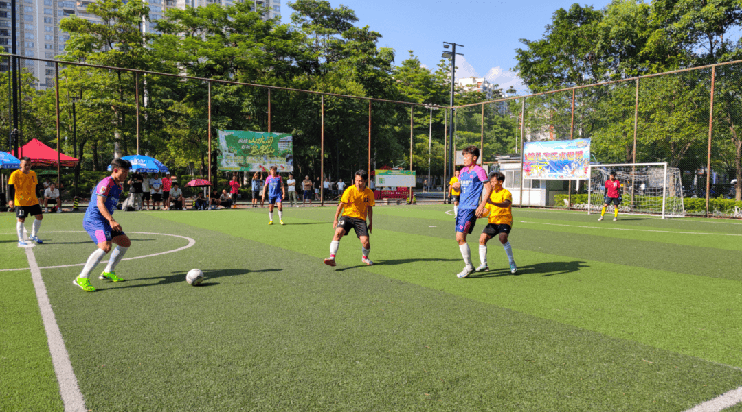 杏彩体育平台-选手实力对拼，激烈足球比赛掀起关注热潮