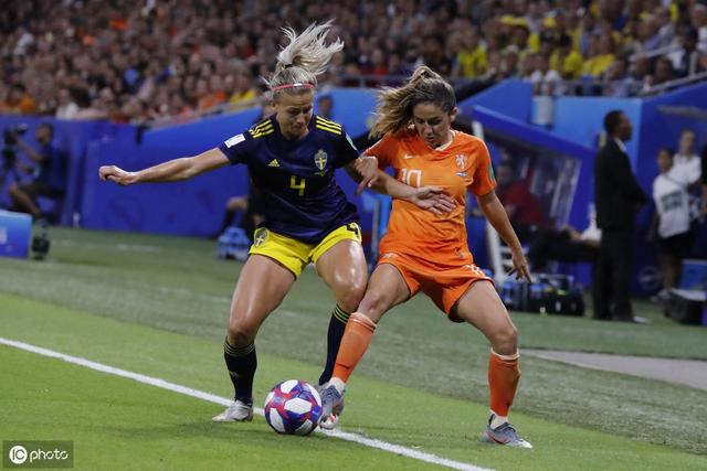 包含荷兰惨遭瑞典绝杀，小组赛前景堪忧！的词条