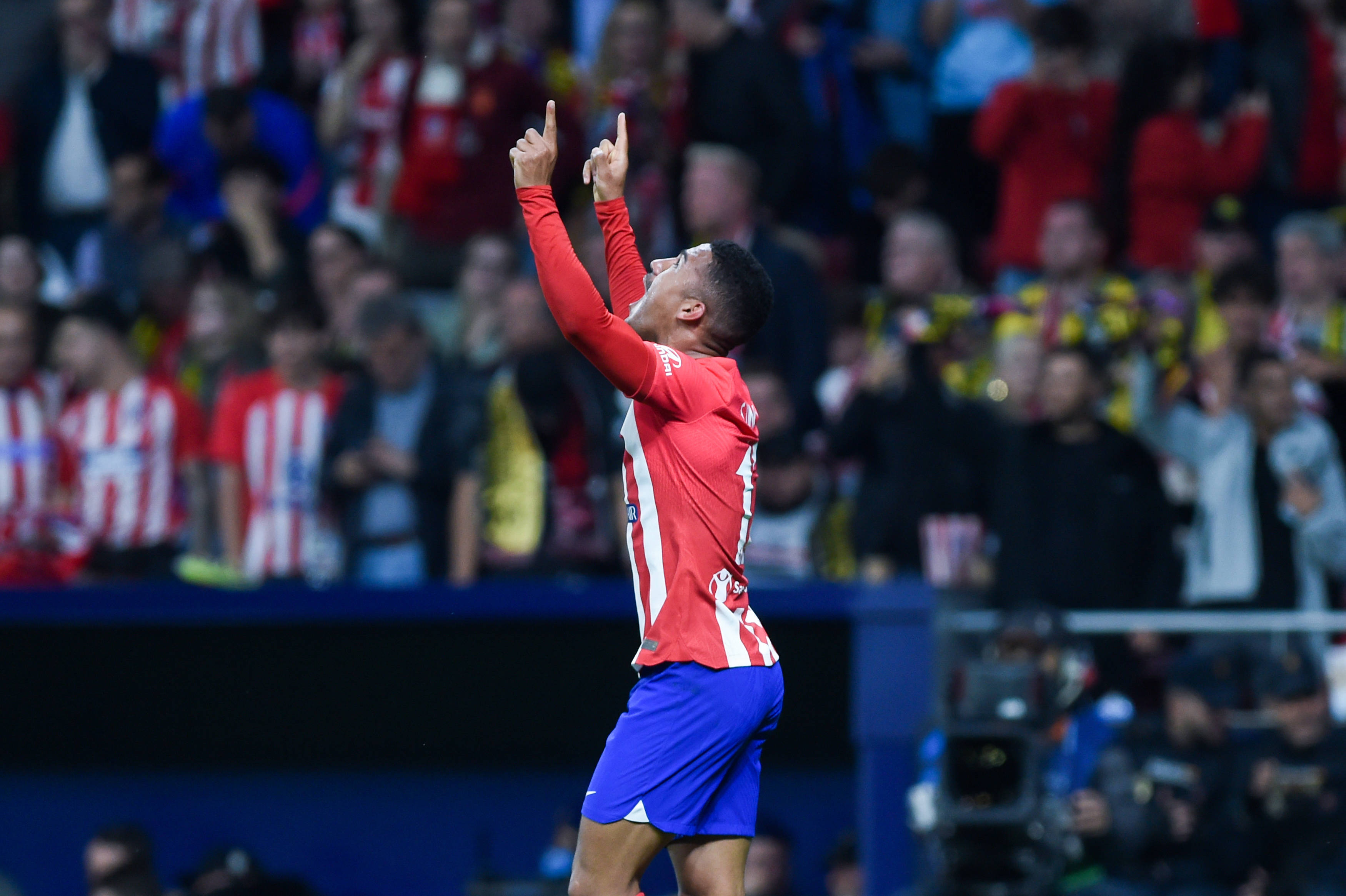 包含多特蒙德队痛失主场三分，再遭滑铁卢的词条