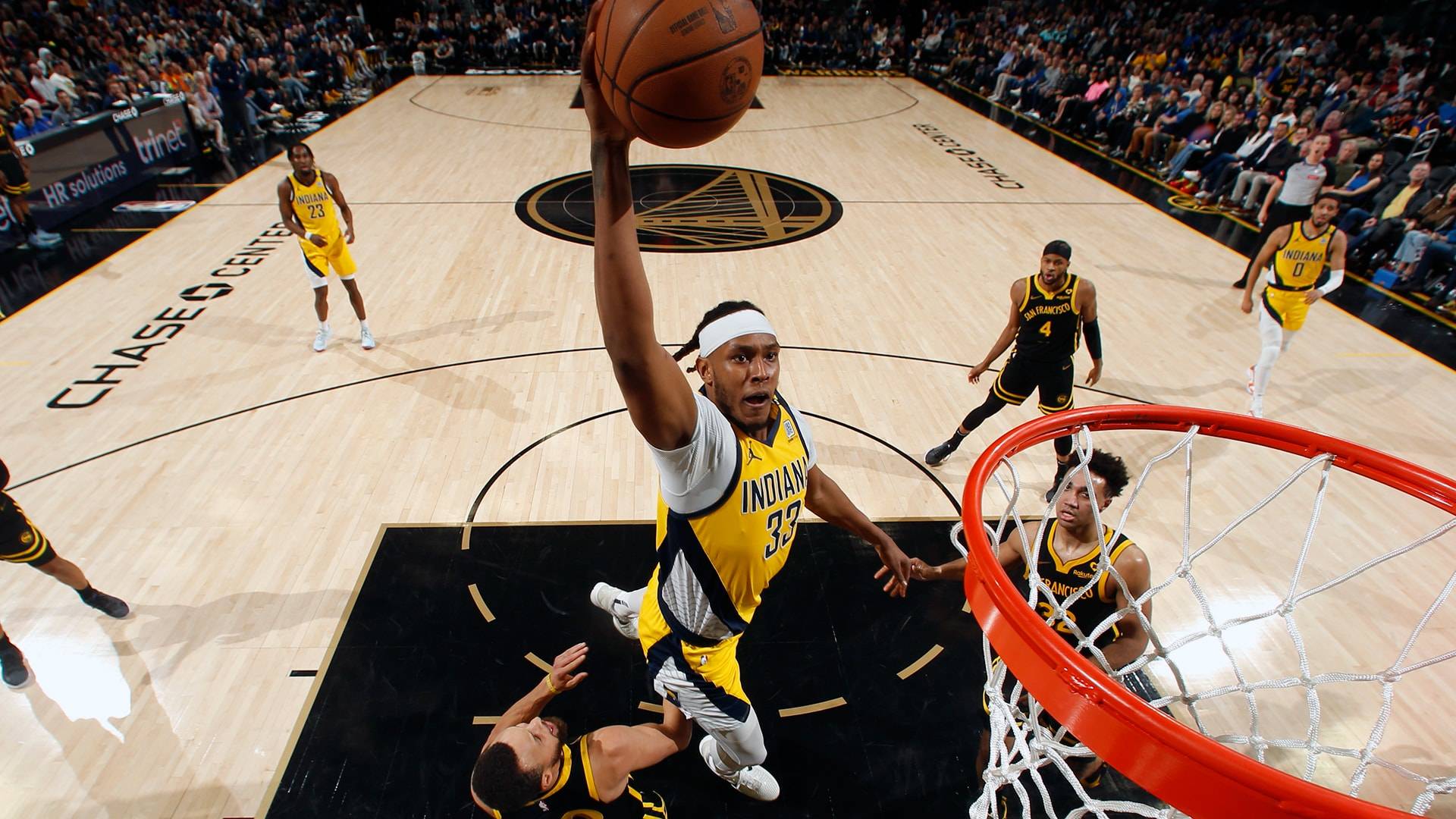 杏彩体育-雄鹿客场战胜魔术，取得重要胜利的简单介绍