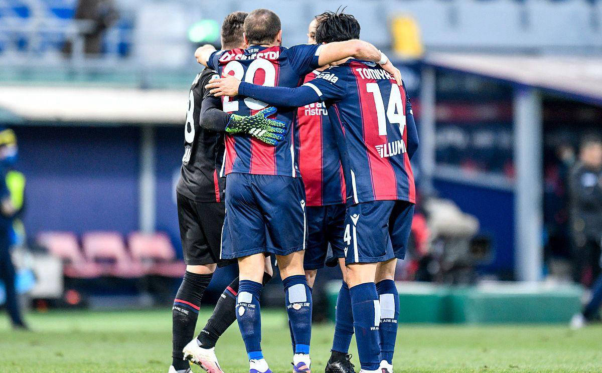 包含博洛尼亚主场艰难战胜对手，夺得宝贵三分的词条