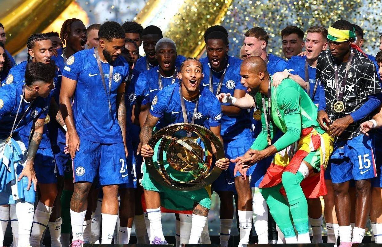 曼城巴黎前锋齐破门，轻松击败对手